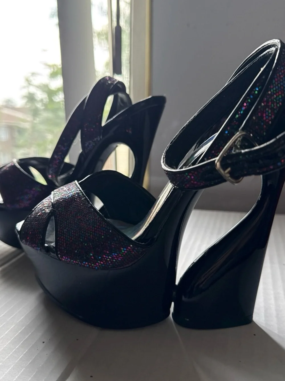 NWOT Purple Glitter Platform Heels Ankle Strap 6” Heel Size 7 (Estimated)